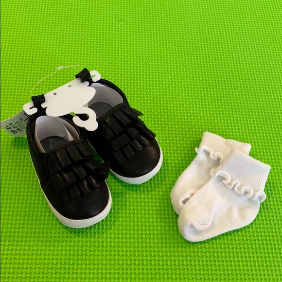Soft Sole Shoes 9-12M and socks set - Picture 4 of 5